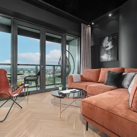Apartment Margi Velvet 13th Floor Led Ceiling Bath Pool