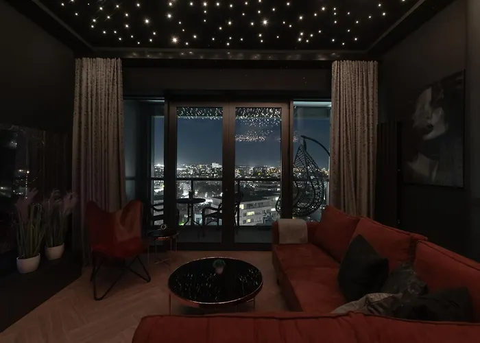 Апартаменты Margi Velvet 13th Floor Led Ceiling Bath Pool