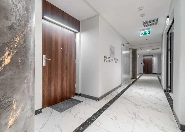 Апартаменты Margi Velvet 13th Floor Led Ceiling Bath Pool *